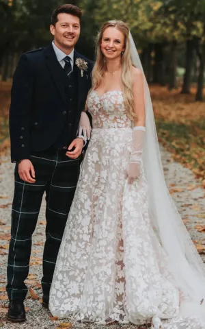 Luolandi Boho Strapless Garden Marriage Dress A-Line with White Appliques Lace Sweep Train Without Gloves
